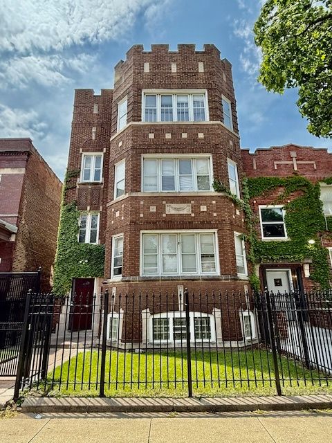 7804 S Burnham Avenue Chicago IL 60649