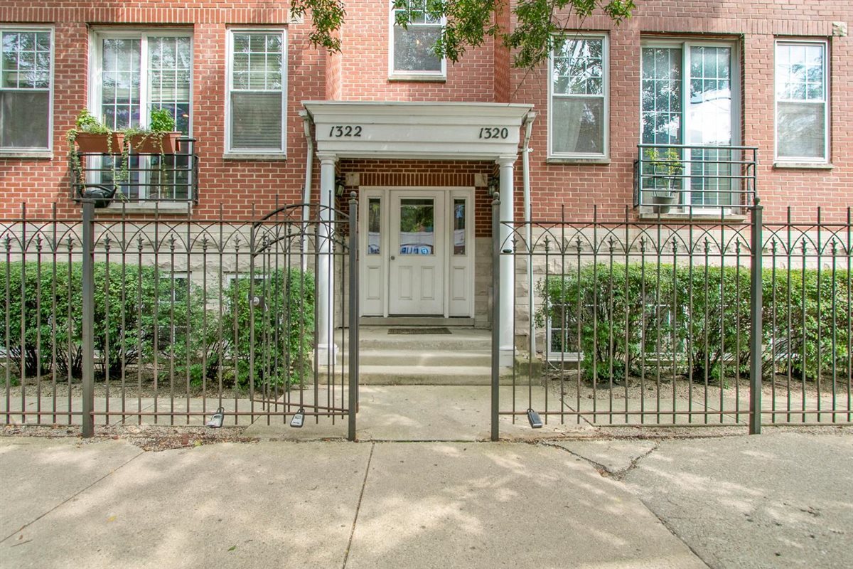 1322 W Belmont Avenue 2W