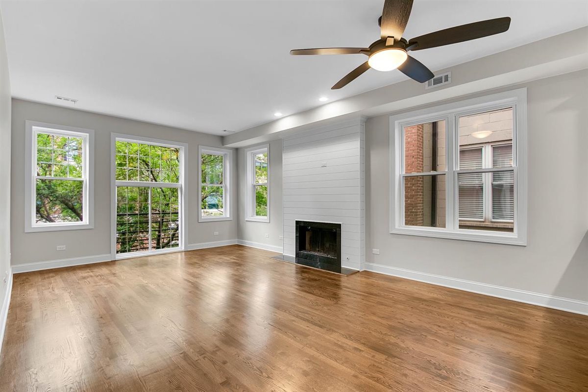1322 W Belmont Avenue 2W