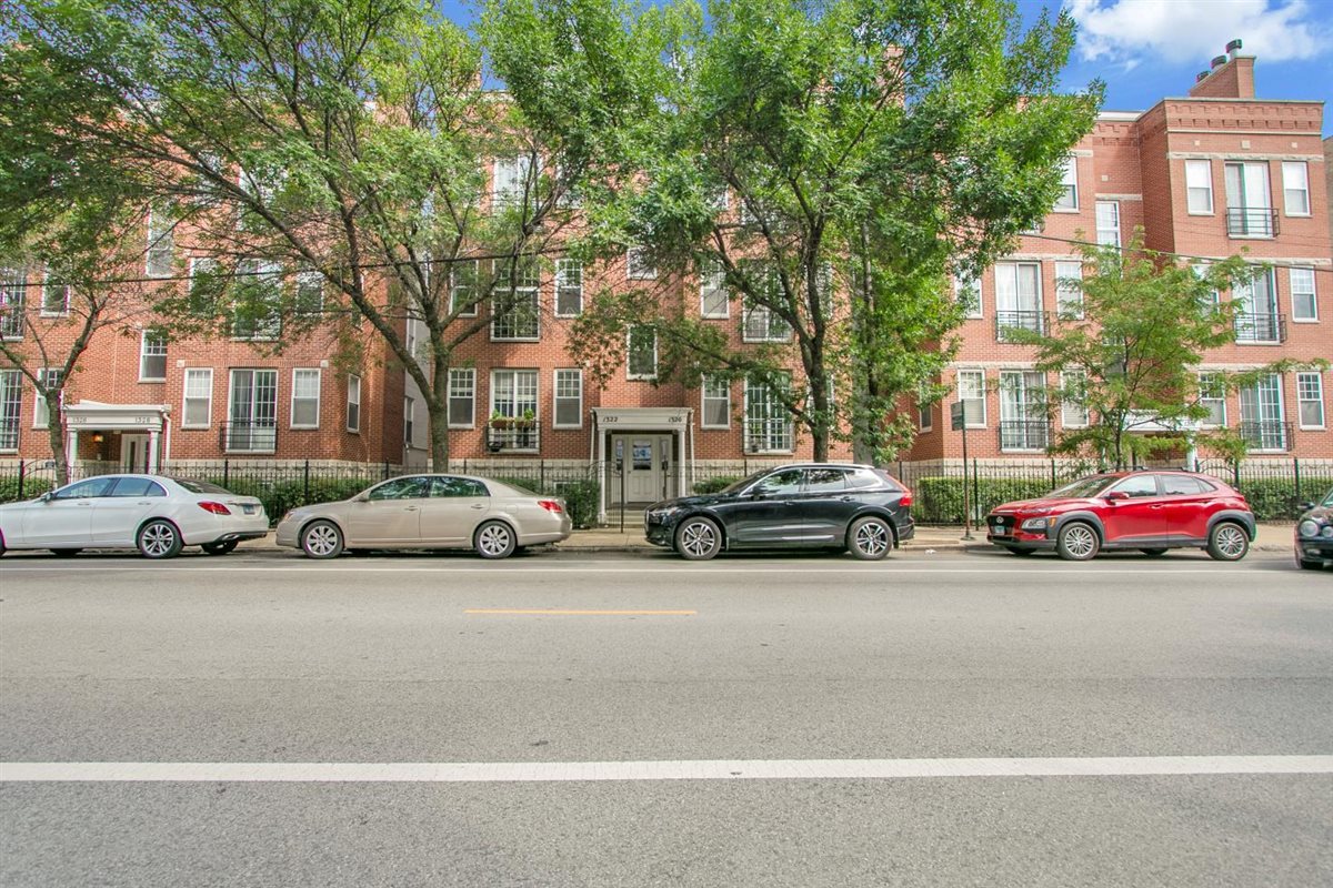 1322 W Belmont Avenue 2W