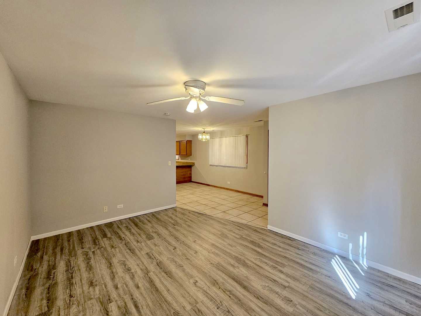 2714 W 37th Place
