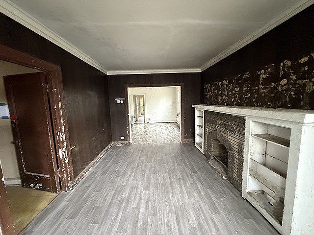 6349 S Carpenter Street