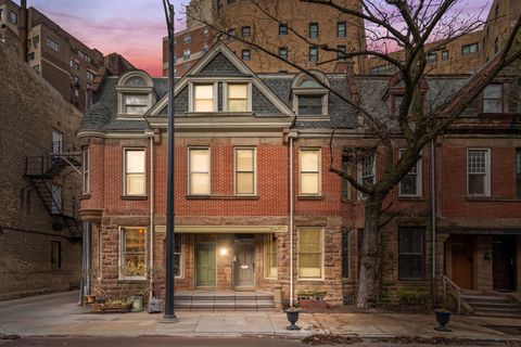 2113 N Clark Street Chicago IL 60614