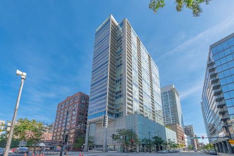 Photo of 611 S Wells Street #2406, Chicago, IL 60607 (MLS # 12476703)