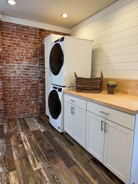 Tiny photo for 1454 Hampshire Street, Quincy, IL 62301 (MLS # 12756979)