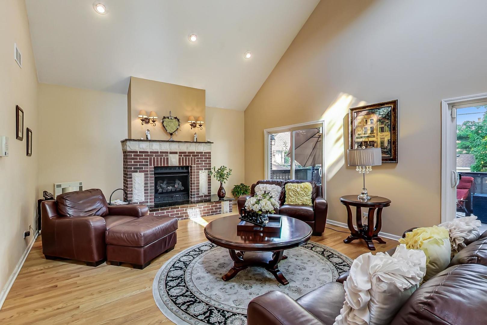 7916 W ALTGELD Street