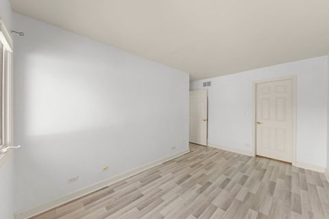 Tiny photo for 17 Mashie Court, Woodridge, IL 60517 (MLS # 12608155)