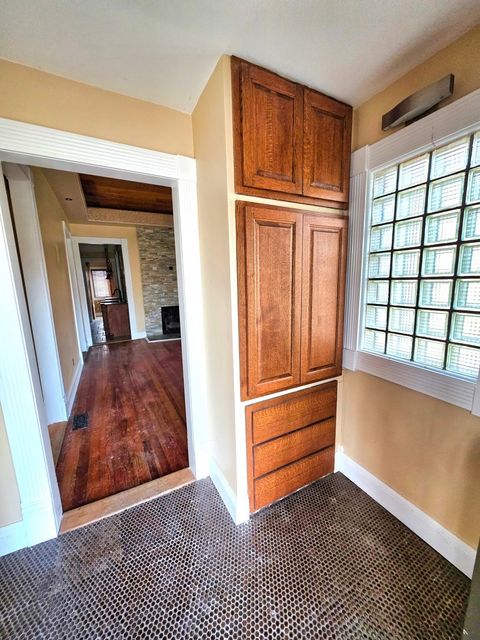 Tiny photo for 102 W 3rd Street, Flora, IL 62839 (MLS # 12604728)