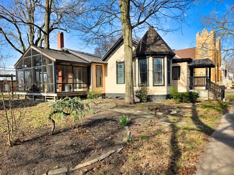 Tiny photo for 102 W 3rd Street, Flora, IL 62839 (MLS # 12604728)