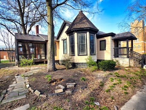 Photo of 102 W 3rd Street, Flora, IL 62839 (MLS # 12604728)