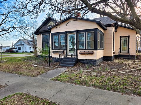 Tiny photo for 102 W 3rd Street, Flora, IL 62839 (MLS # 12604728)