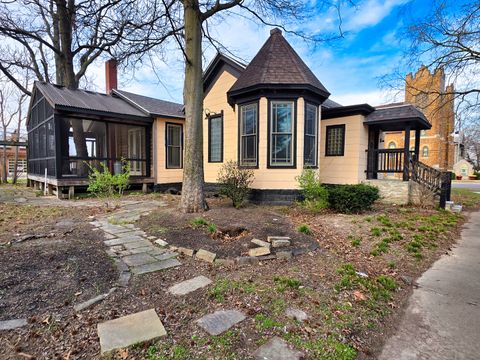 Tiny photo for 102 W 3rd Street, Flora, IL 62839 (MLS # 12604728)