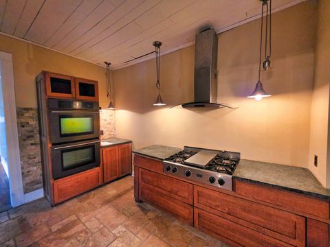 Tiny photo for 102 W 3rd Street, Flora, IL 62839 (MLS # 12604728)