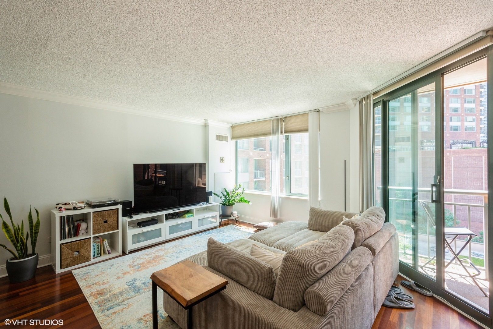 440 N MCCLURG Court 705