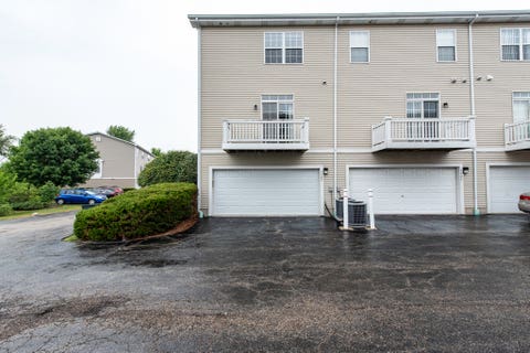 Tiny photo for 1927 Freedom Court #40-1, Zion, IL 60099 (MLS # 12715848)