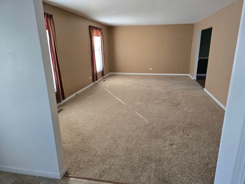 Tiny photo for 827 S McKinley Avenue, Kankakee, IL 60901 (MLS # 12490571)