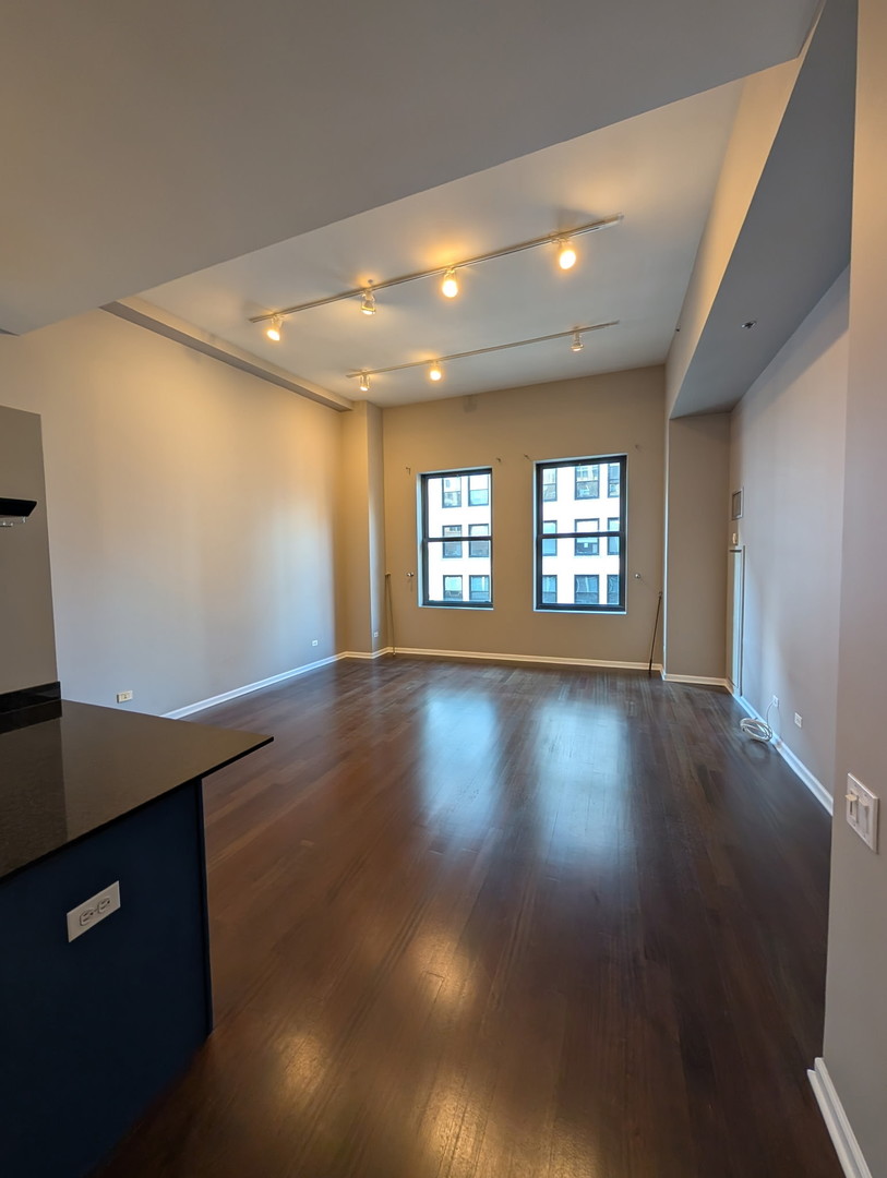 5 N WABASH Avenue 1704
