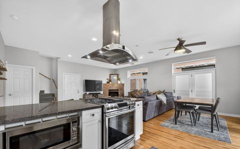 Tiny photo for 1455 N Maplewood Avenue #2E, Chicago, IL 60622 (MLS # 12629081)