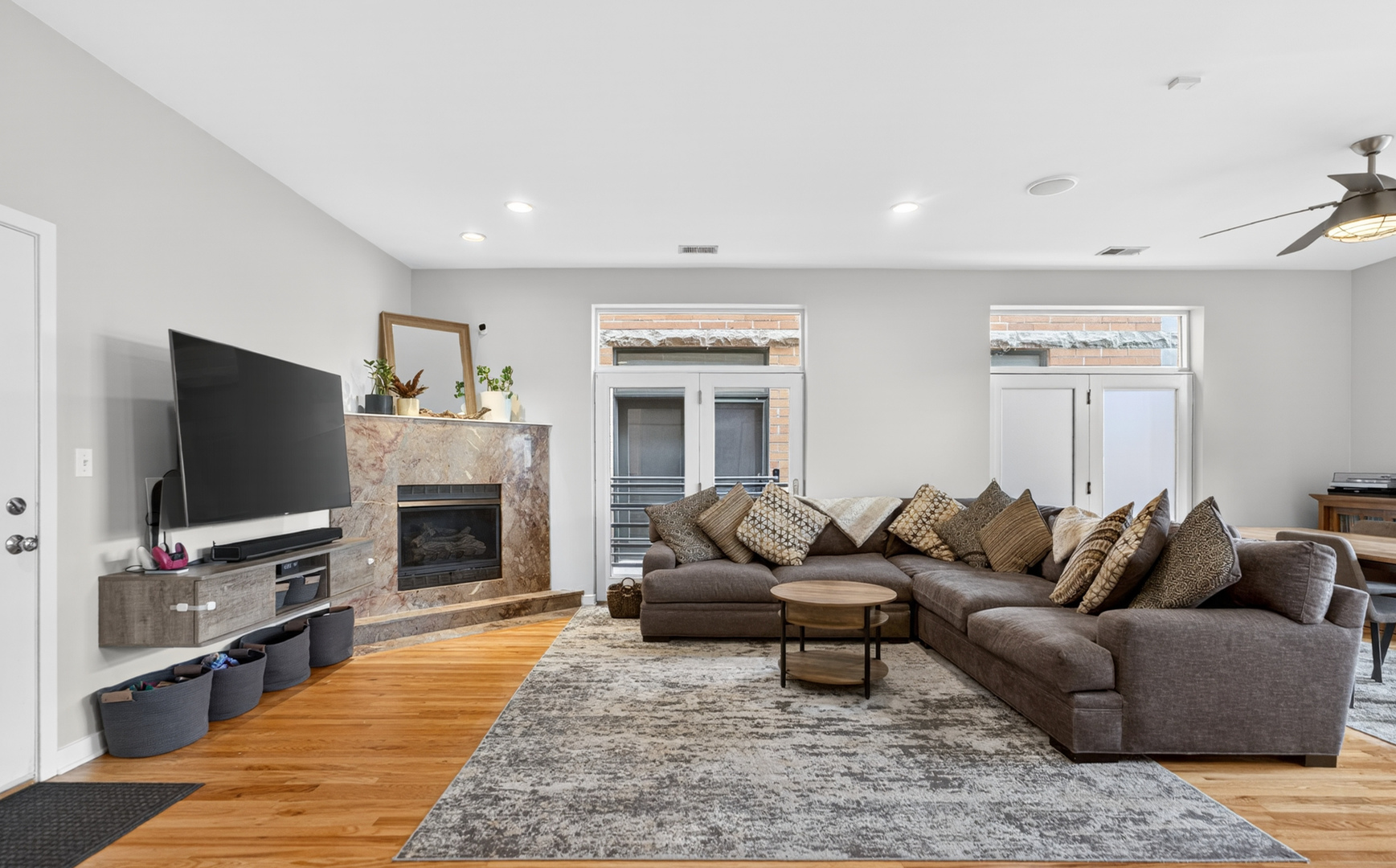 1455 N Maplewood Avenue 2E