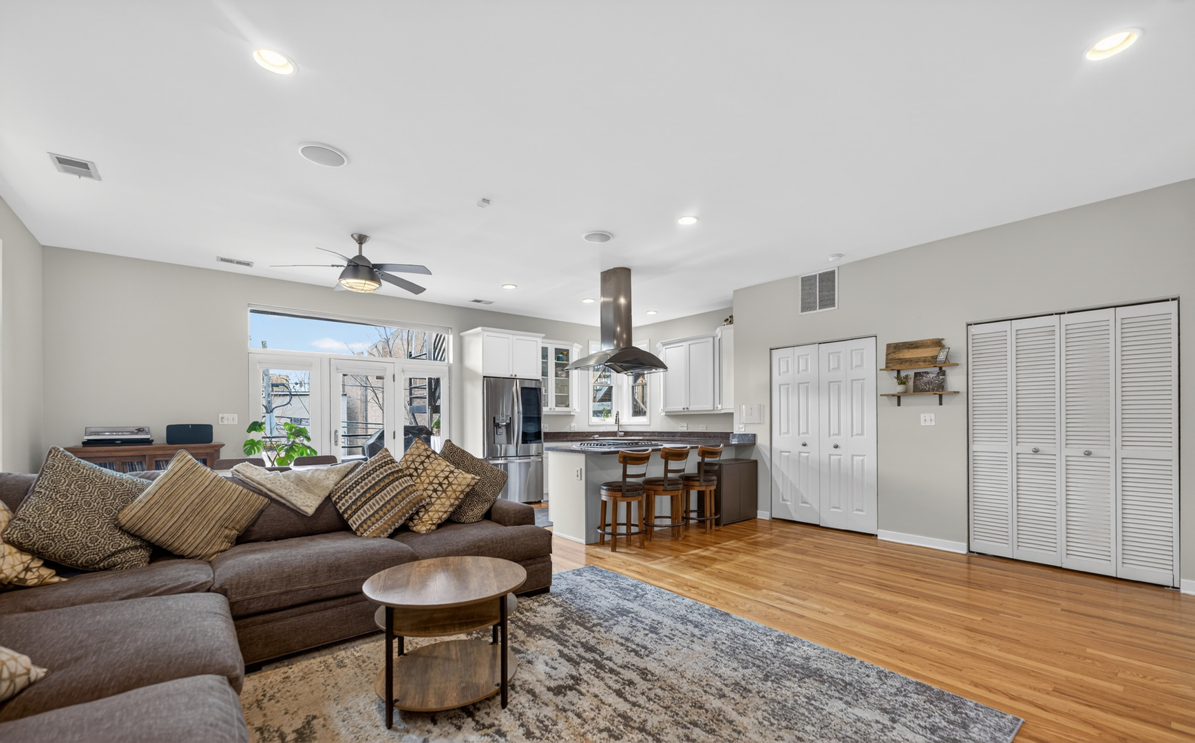 1455 N Maplewood Avenue 2E