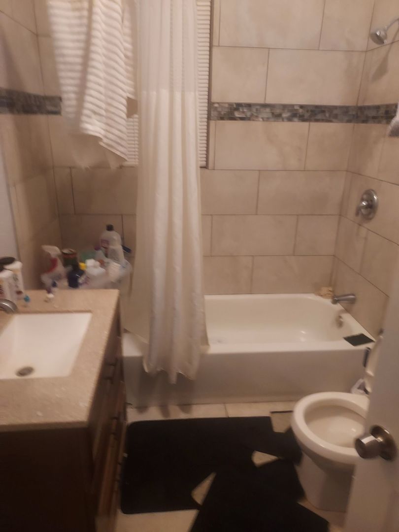 829 W 54th Place