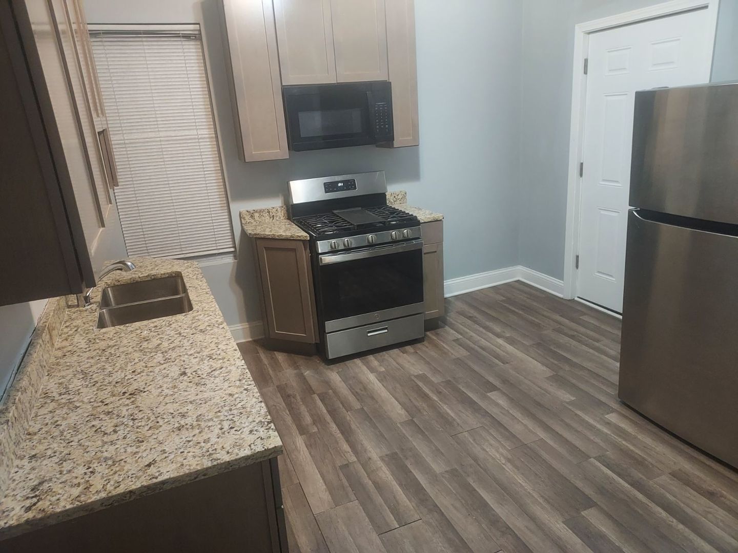 829 W 54th Place