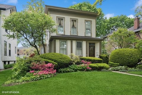 2210 Hartzell Street Evanston IL 60201