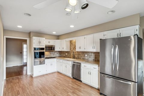 Tiny photo for 133 Coral Lane, Wheeling, IL 60090 (MLS # 12495319)