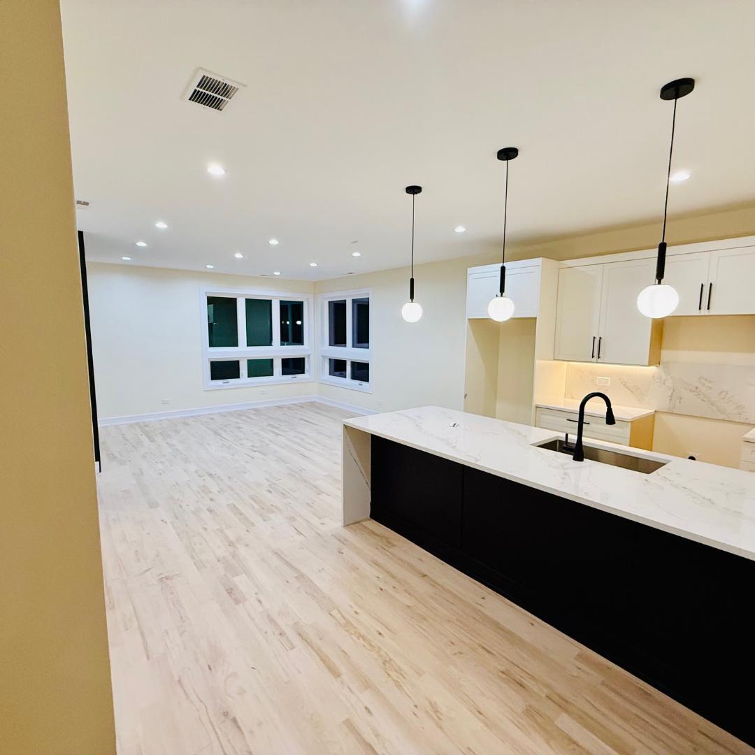 155 N La Crosse Avenue