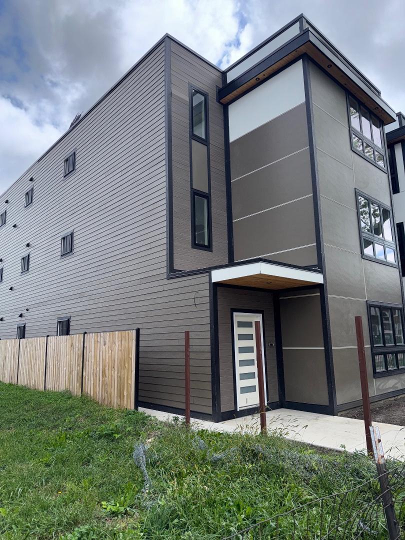 155 N La Crosse Avenue