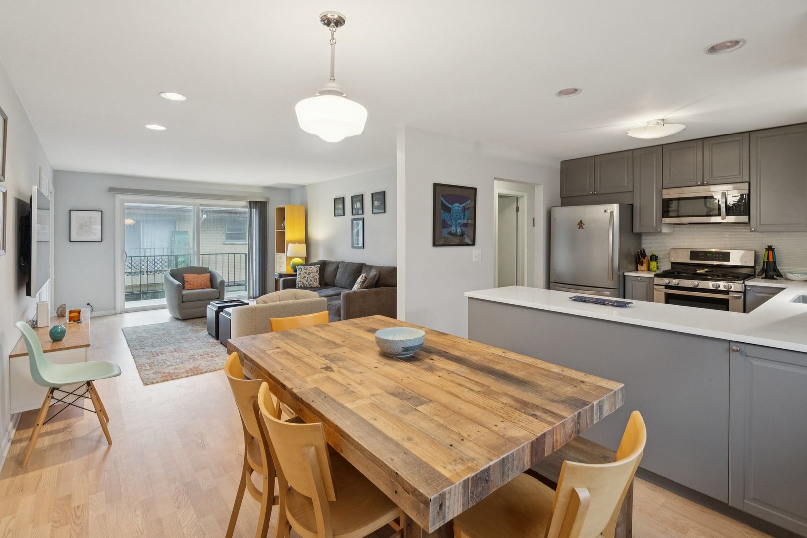 4229 N Kedvale Avenue 3B