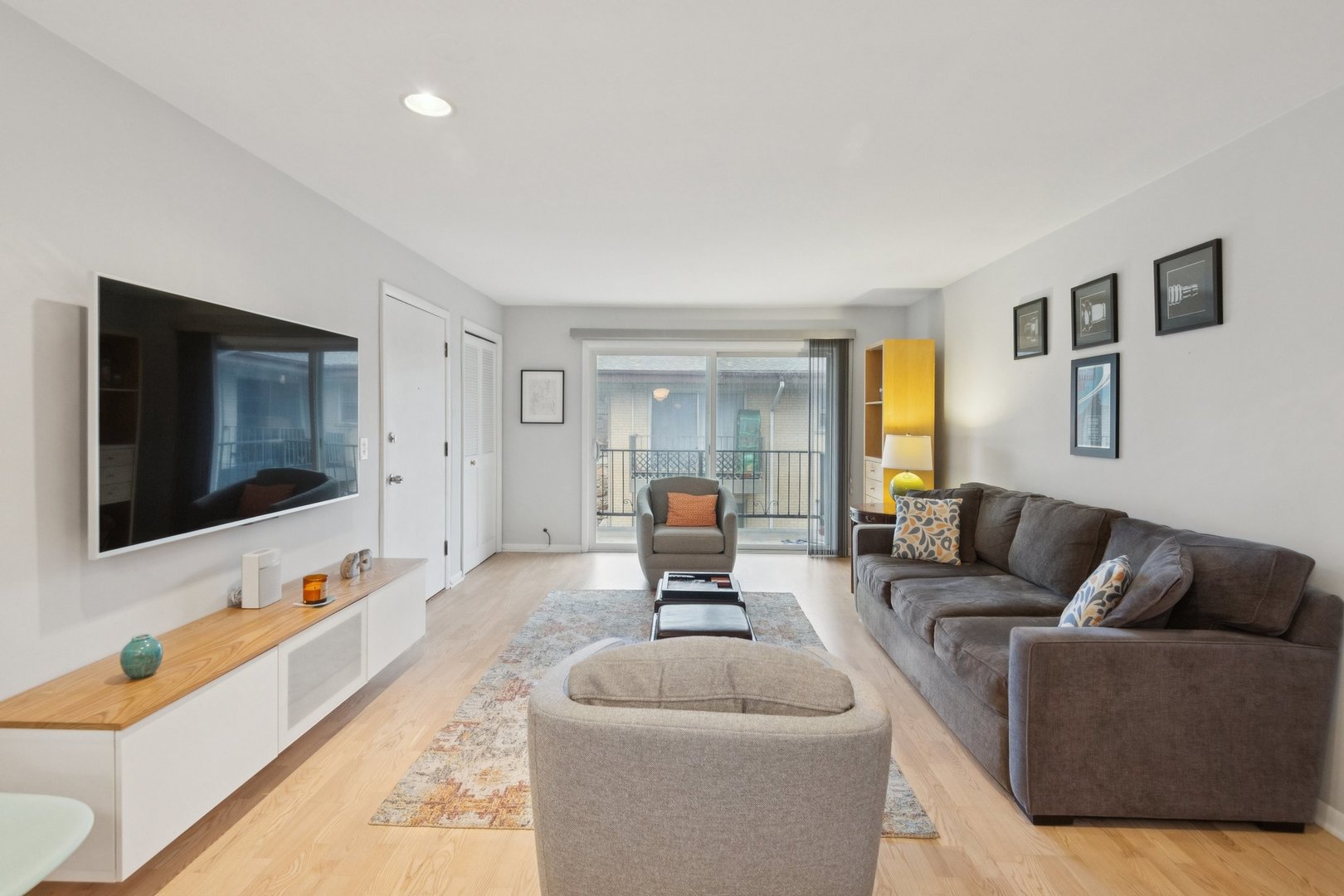 4229 N Kedvale Avenue 3B