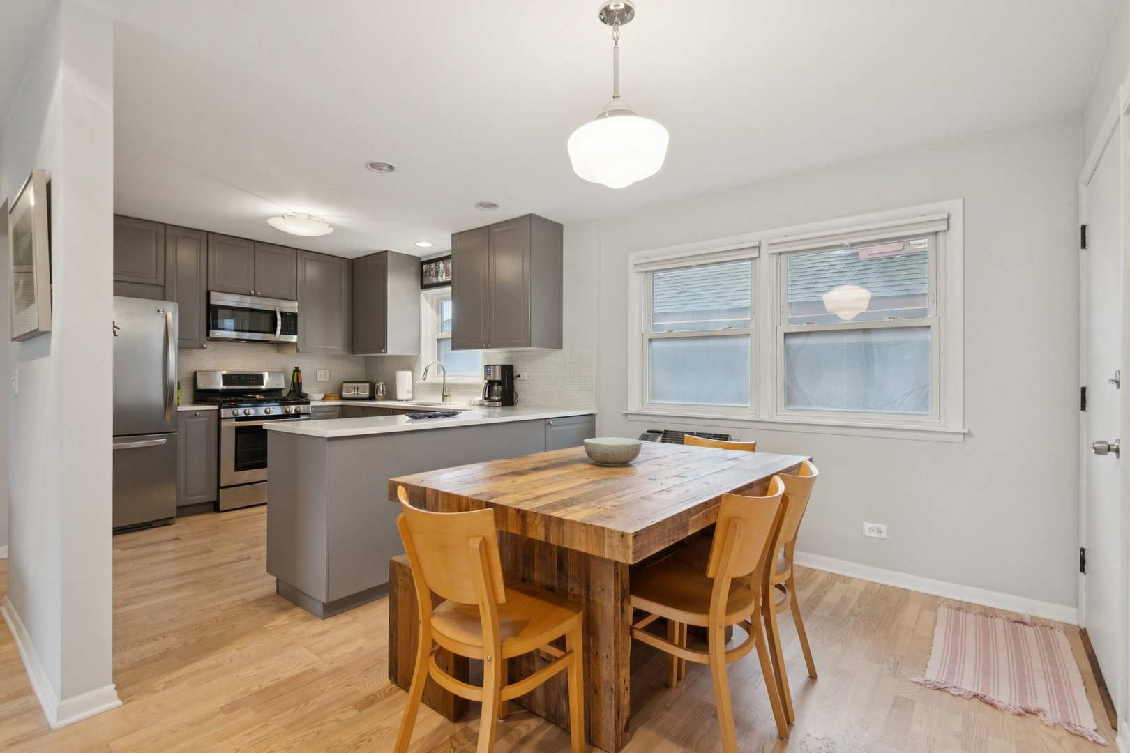 4229 N Kedvale Avenue 3B