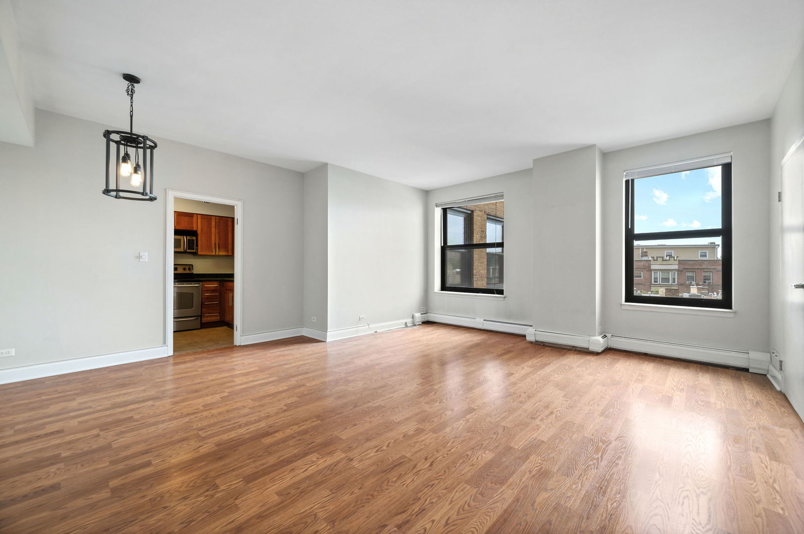 2100 N Lincoln Park West 5AS