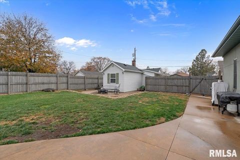 Tiny photo for 302 9TH Street, Silvis, IL 61282 (MLS # QC4269508)