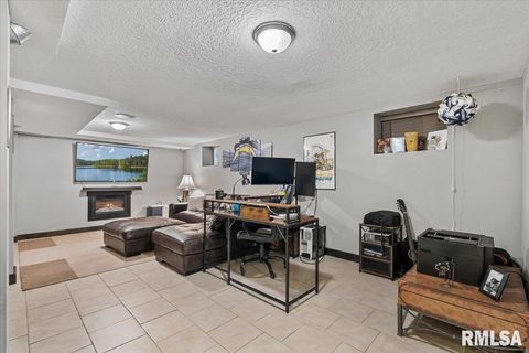 Tiny photo for 302 9TH Street, Silvis, IL 61282 (MLS # QC4269508)