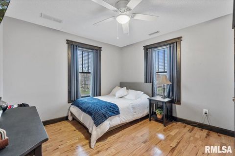 Tiny photo for 302 9TH Street, Silvis, IL 61282 (MLS # QC4269508)