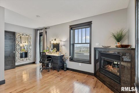 Tiny photo for 302 9TH Street, Silvis, IL 61282 (MLS # QC4269508)