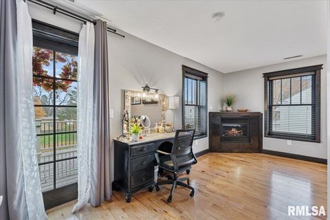 Tiny photo for 302 9TH Street, Silvis, IL 61282 (MLS # QC4269508)