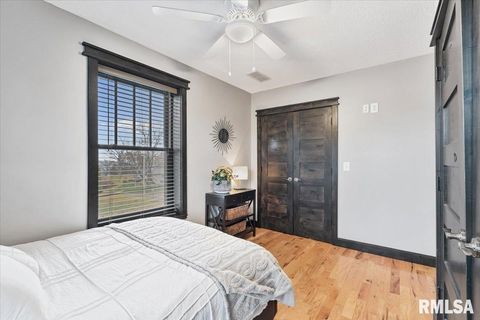 Tiny photo for 302 9TH Street, Silvis, IL 61282 (MLS # QC4269508)