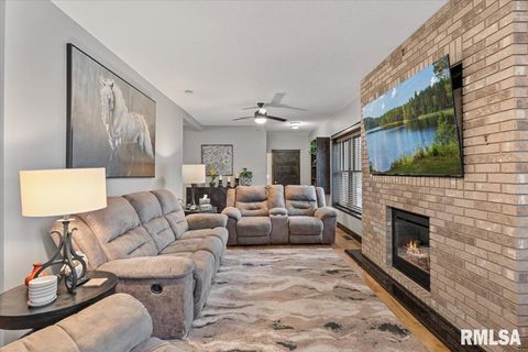 Tiny photo for 302 9TH Street, Silvis, IL 61282 (MLS # QC4269508)