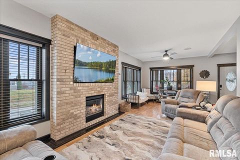 Tiny photo for 302 9TH Street, Silvis, IL 61282 (MLS # QC4269508)