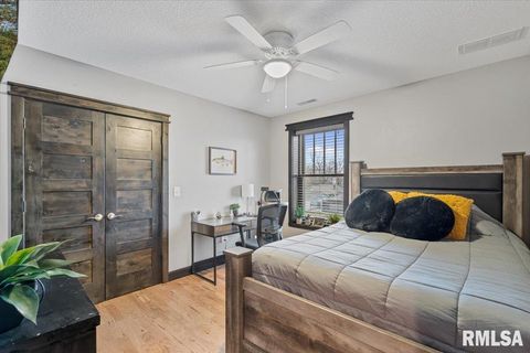 Tiny photo for 302 9TH Street, Silvis, IL 61282 (MLS # QC4269508)