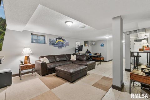 Tiny photo for 302 9TH Street, Silvis, IL 61282 (MLS # QC4269508)