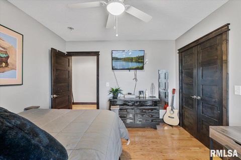 Tiny photo for 302 9TH Street, Silvis, IL 61282 (MLS # QC4269508)