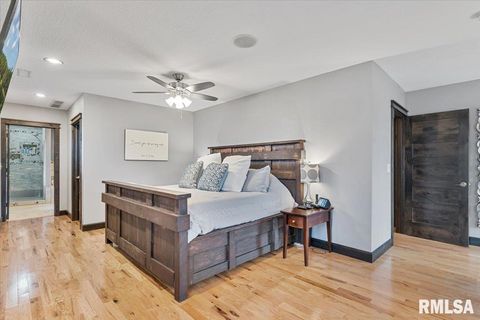 Tiny photo for 302 9TH Street, Silvis, IL 61282 (MLS # QC4269508)