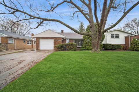 Photo of 1812 Winthrop Road, Highland Park, IL 60035 (MLS # 12524849)
