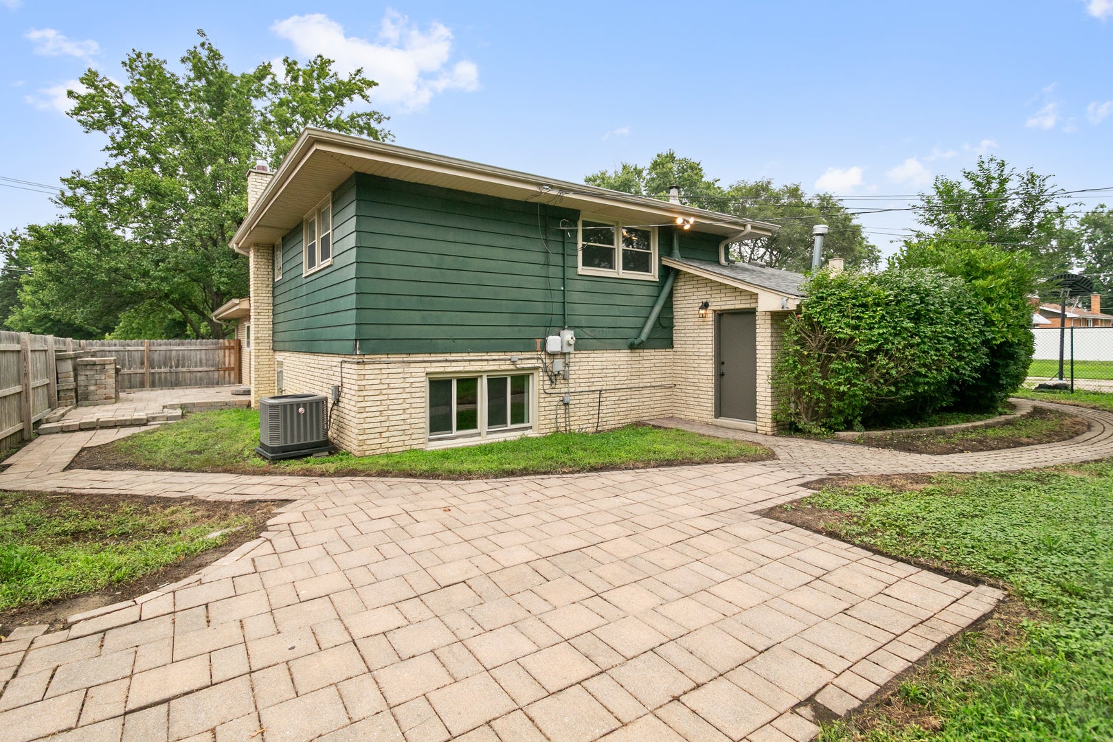 6833 W 127TH Street