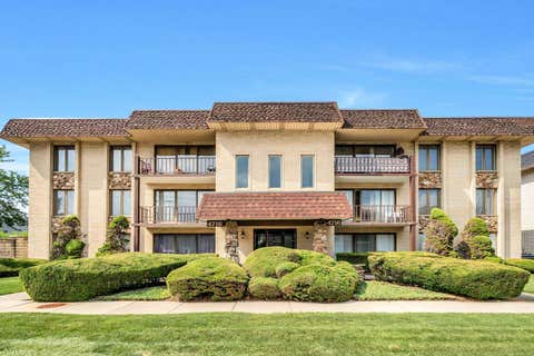 Photo of 4716 W 106th Place #1C, Oak Lawn, IL 60453 (MLS # 12723471)