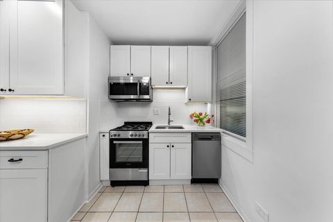 Tiny photo for 3640 N Pine Grove Avenue #1W, Chicago, IL 60613 (MLS # 12590421)